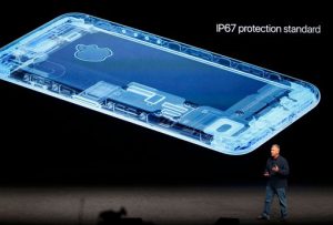 Phil-Schiller-discusses-the-iPhone7-during-a-media-event-in-San-Francisco